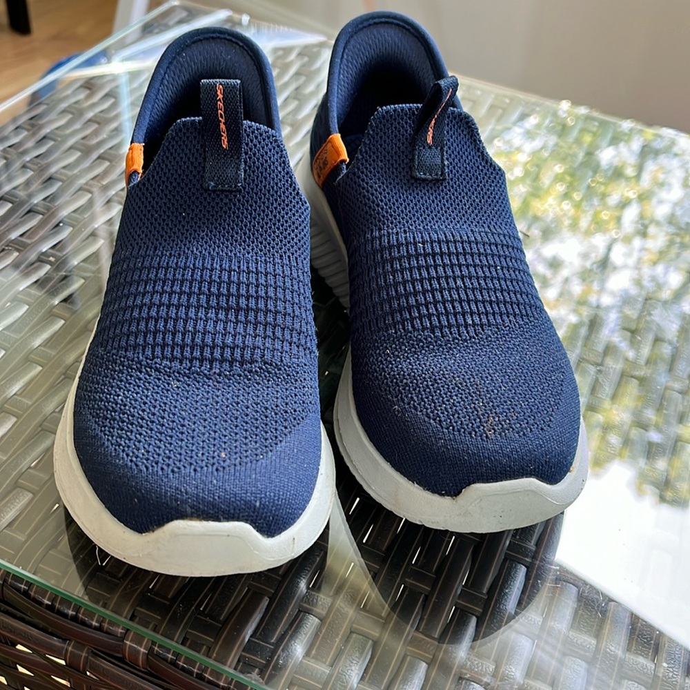 EUC (worn once!) Skechers slip ins memory foam little kid 13 navy